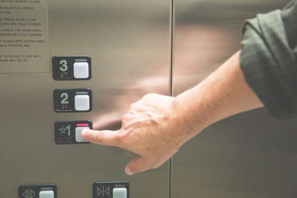 Genova, il Comune e AMT fanno causa per l’ascensore di Villa Scassi. Inaugurato nel 2016, ha funzionato solo per pochi mesi