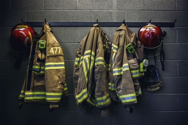 Miami, vigile del fuoco cade mentre soccorre un uomo bloccato in ascensore