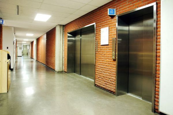 Istat: solo il 34% delle scuole del primo ciclo è accessibile. Mancano ascensori a norma, servoscala e rampe