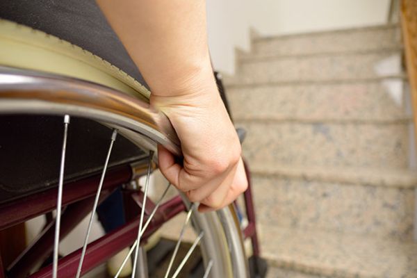 Tragico incidente in provincia di Lecco: sequestrato il montascale a cingoli per accertamenti