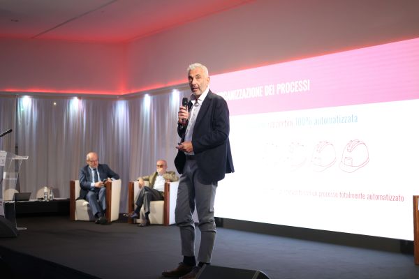 ANACAM 2024: Occhiali e matita per leggere i dati e disegnare i processi