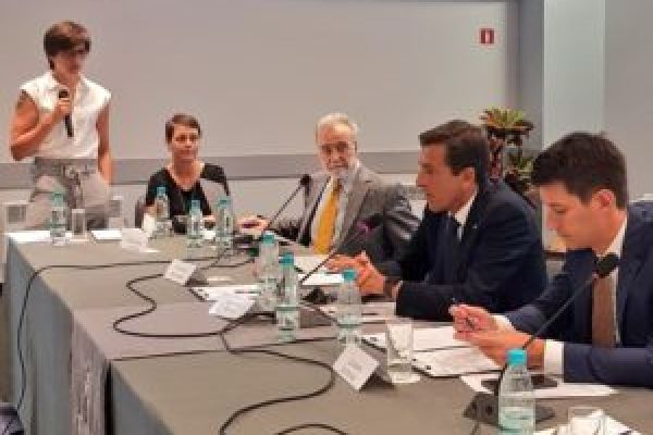 Primo convegno sugli ascensori in Bulgaria: un ponte tra Efesme e BALM