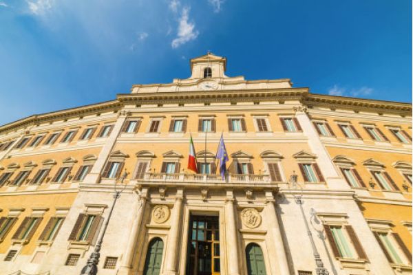 Obbligo della fattura elettronica per i benzinai: via libera del Cdm alla proroga