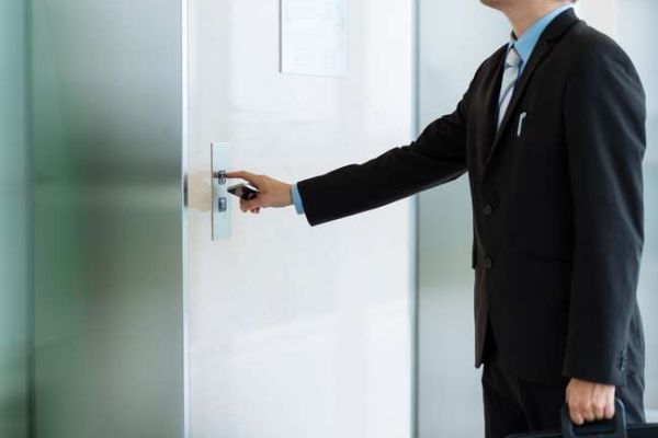 Obbligo di denuncia di nuovo lavoro temporaneo all’Inail anche per le aziende ascensoristiche. Come chiedere l’esonero